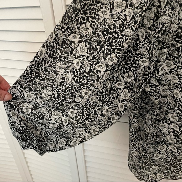 Banana Republic blouse size L - Picture 3 of 4